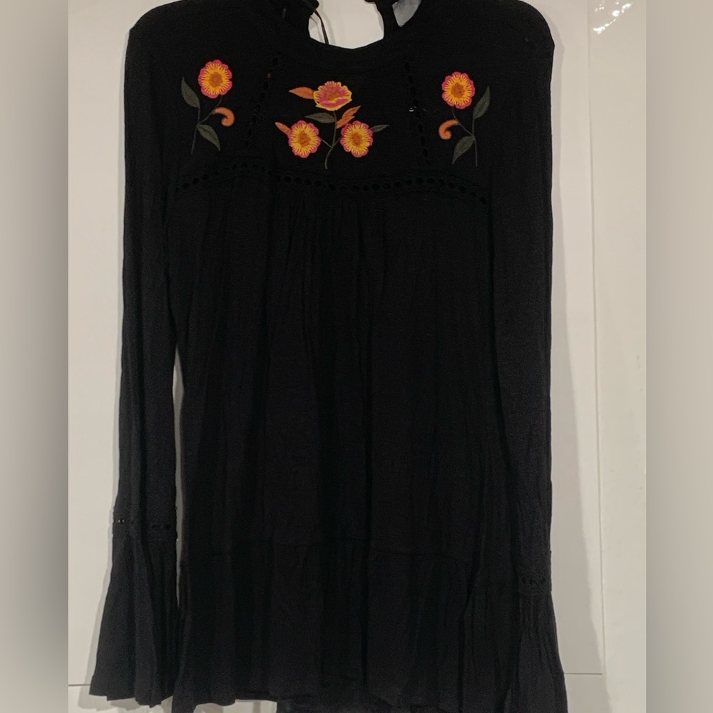 Ruff Hewn Women’s Black Long Sleeved Flower Blouse (Medium)